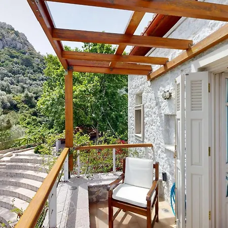 Dom wakacyjny Epidavros - Gardenia Garden Retreat With Shared Pool