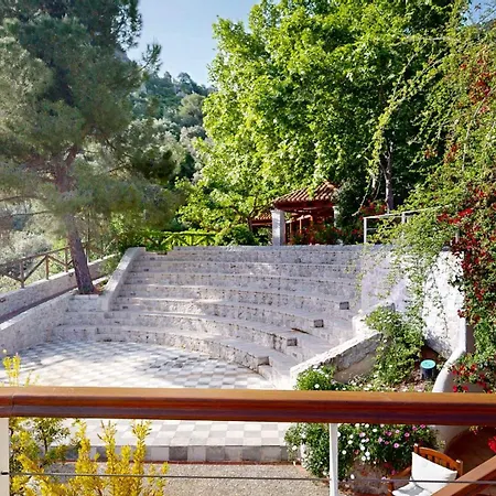 بيت للعطل Epidavros - Gardenia Garden Retreat With Shared Pool نيا إيبيدافروس